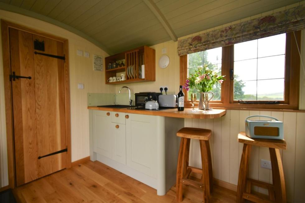 The Shepherds Hut カーマーゼン エクステリア 写真