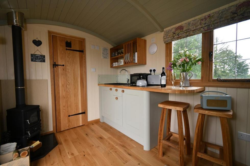 The Shepherds Hut カーマーゼン エクステリア 写真