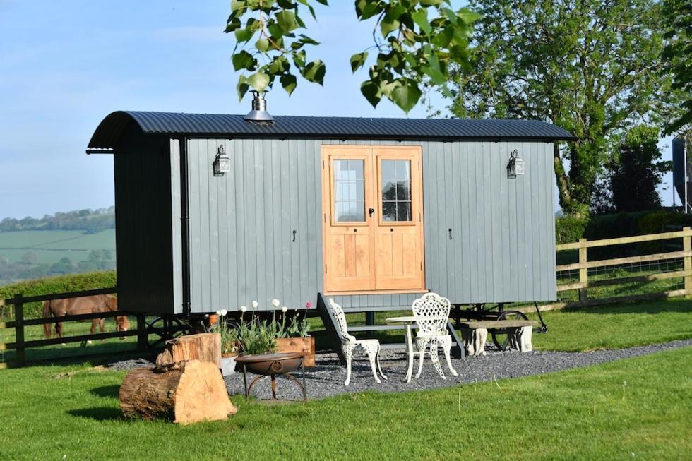 The Shepherds Hut カーマーゼン エクステリア 写真
