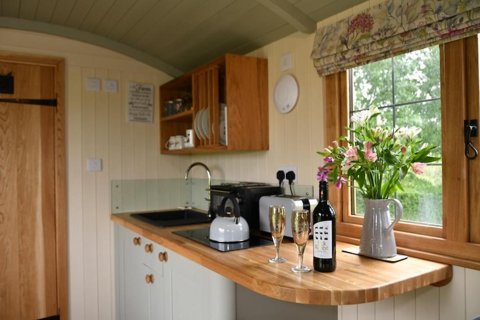 The Shepherds Hut カーマーゼン エクステリア 写真